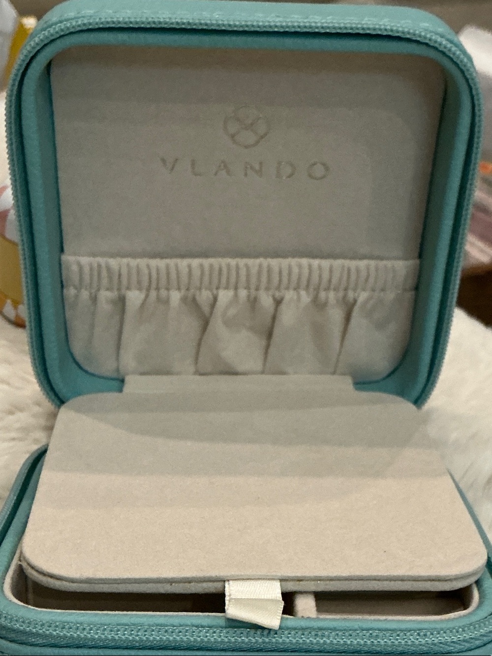 VLANDO Small Travel Jewelry Case Organizer Box – Aqua / Mint Green Leatherette
